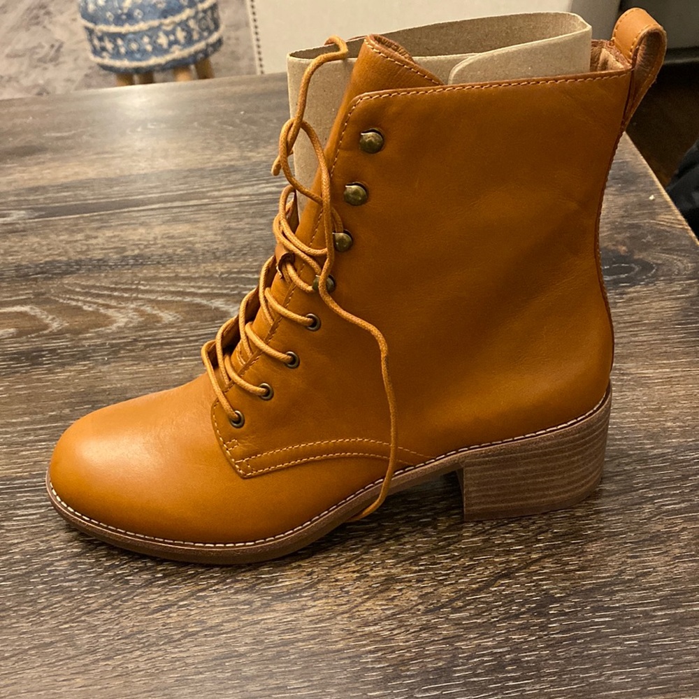 Never been worn Madewell boots.